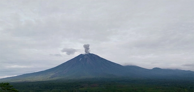 Awas Gunung Semeru Alami 32 Gempa Guguran dalam 6 Jam