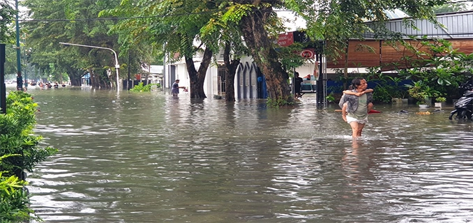Banjir Lumpuhkan Jalan Dr Mansyur Medan Angkot & Motor Mogok