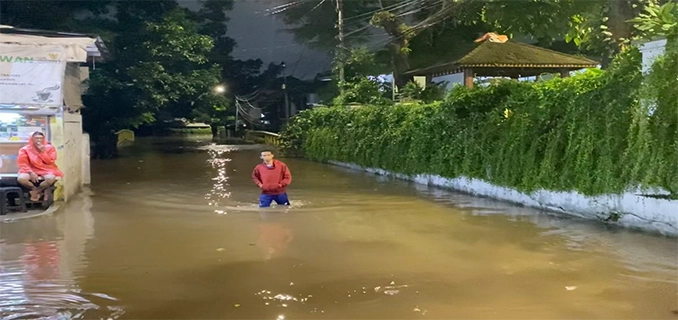 Jakarta Dilanda Banjir 30 RT Terdampak Air Setinggi 90 Cm