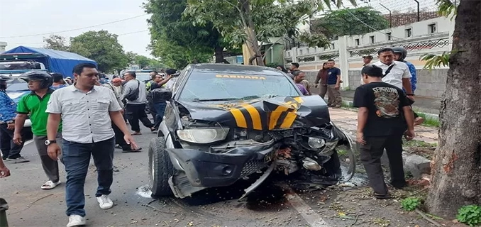 Kapolsek Arjasa Meninggal Setelah Mobil Patroli Tabrak Pohon