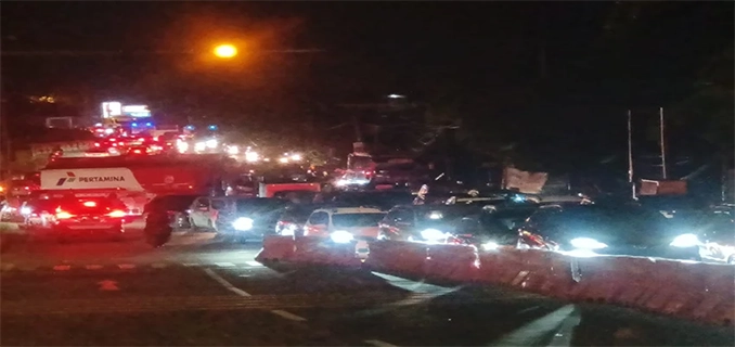Kecelakaan Truk Meruyung Raya Picu Kemacetan Parah di Depok