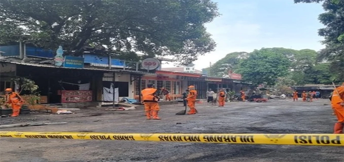 Ricuh Matel Tewas Dikeroyok di Jaksel 9 Kios & 6 Motor Terbakar