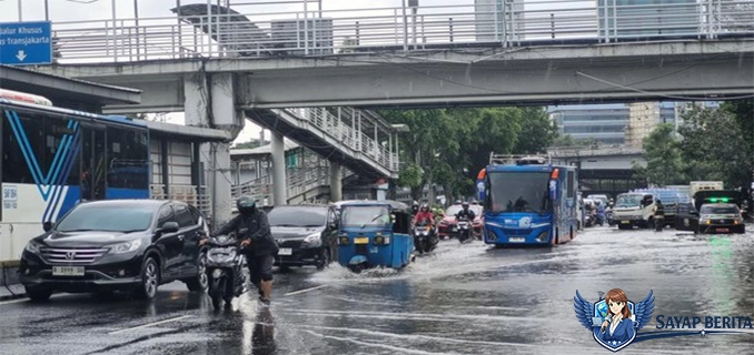 Jakarta Masih Dikepung Banjir 90 RT Dan 9 Jalan Terendam
