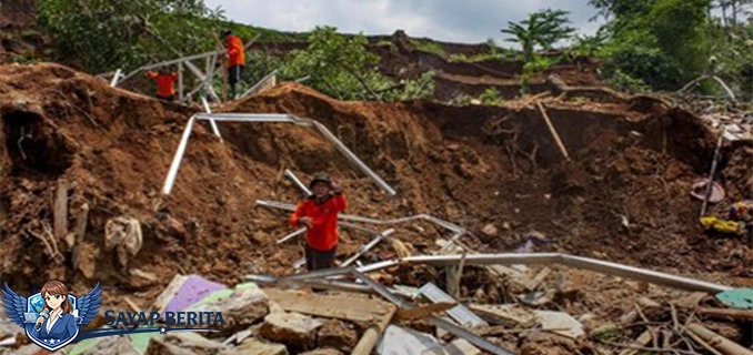 Longsor Cisarua Bandung Barat 30 Rumah Tertimbun Parah